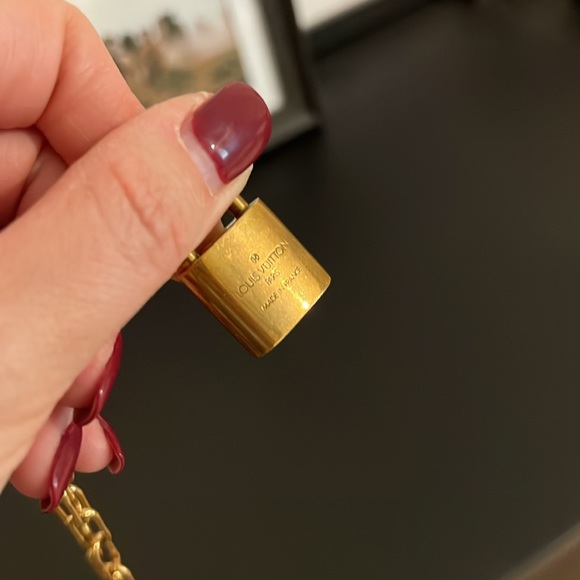 Louis Vuitton Lock and Chain - Picture 6 of 7